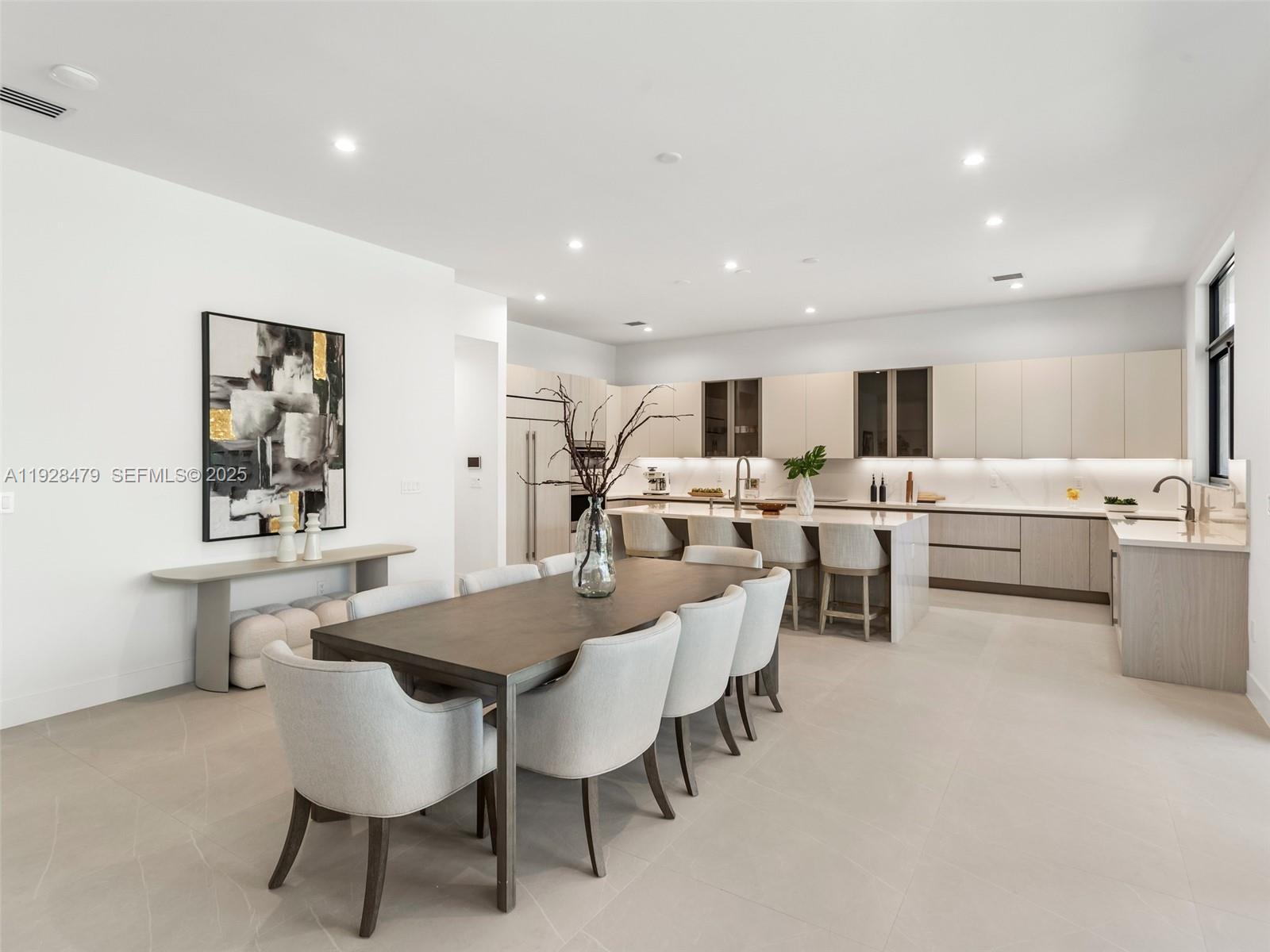 Подробнее 7285 4 / 4 4143 кв.футов $ 2025-12-10 0 Фото