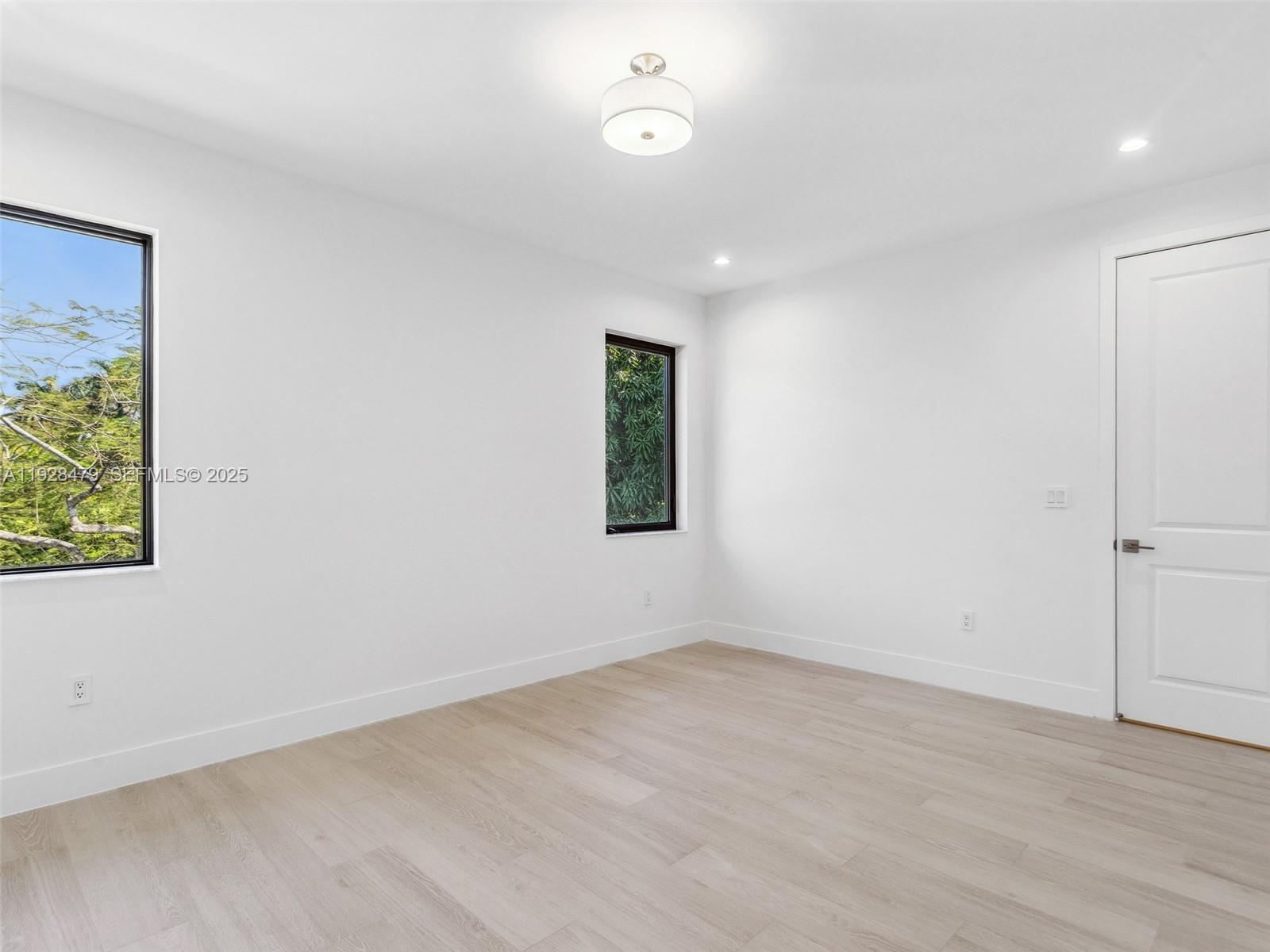 Подробнее 7285 4 / 4 4143 кв.футов $ 2025-12-10 0 Фото