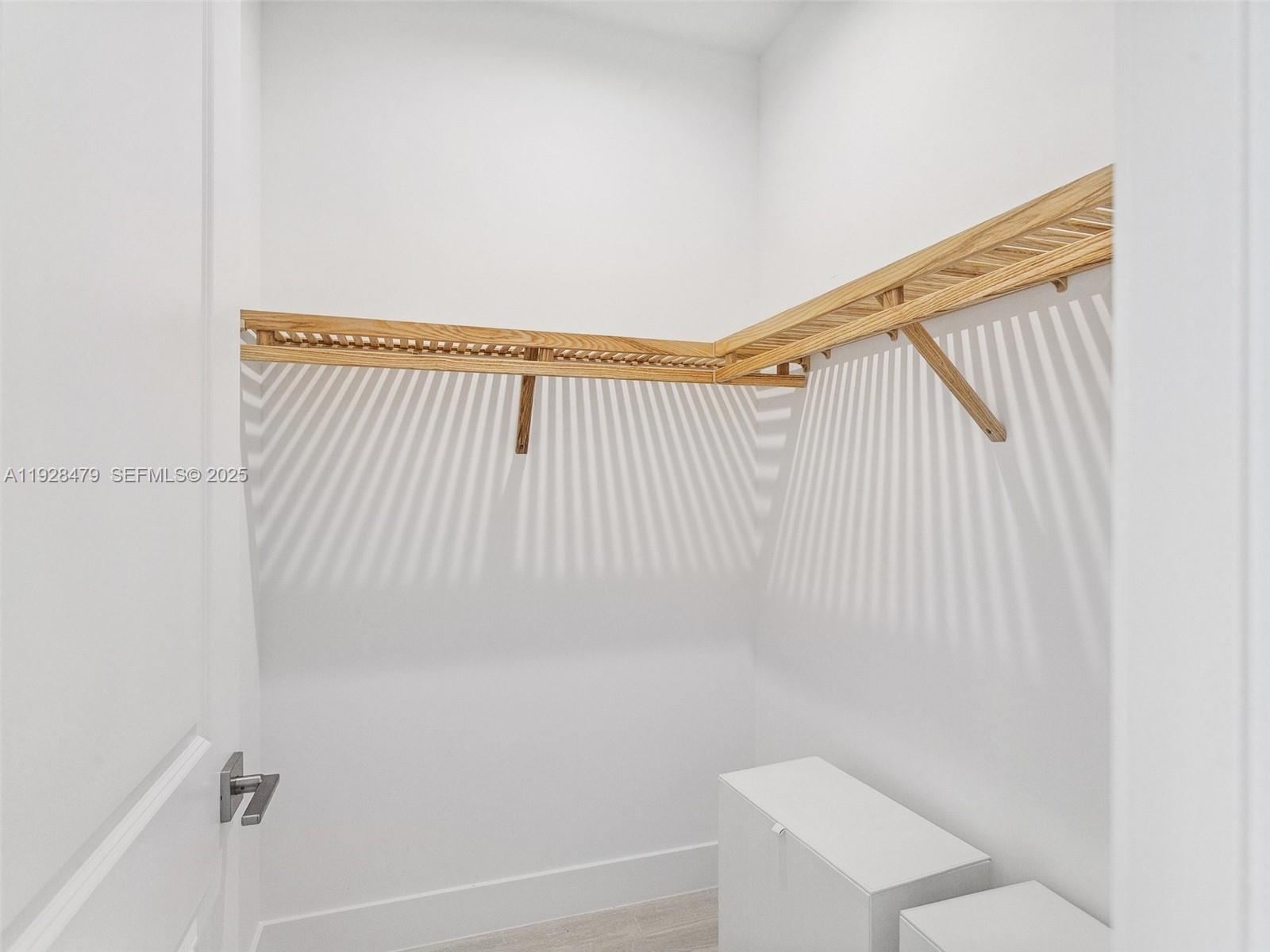 Подробнее 7285 4 / 4 4143 кв.футов $ 2025-12-10 0 Фото