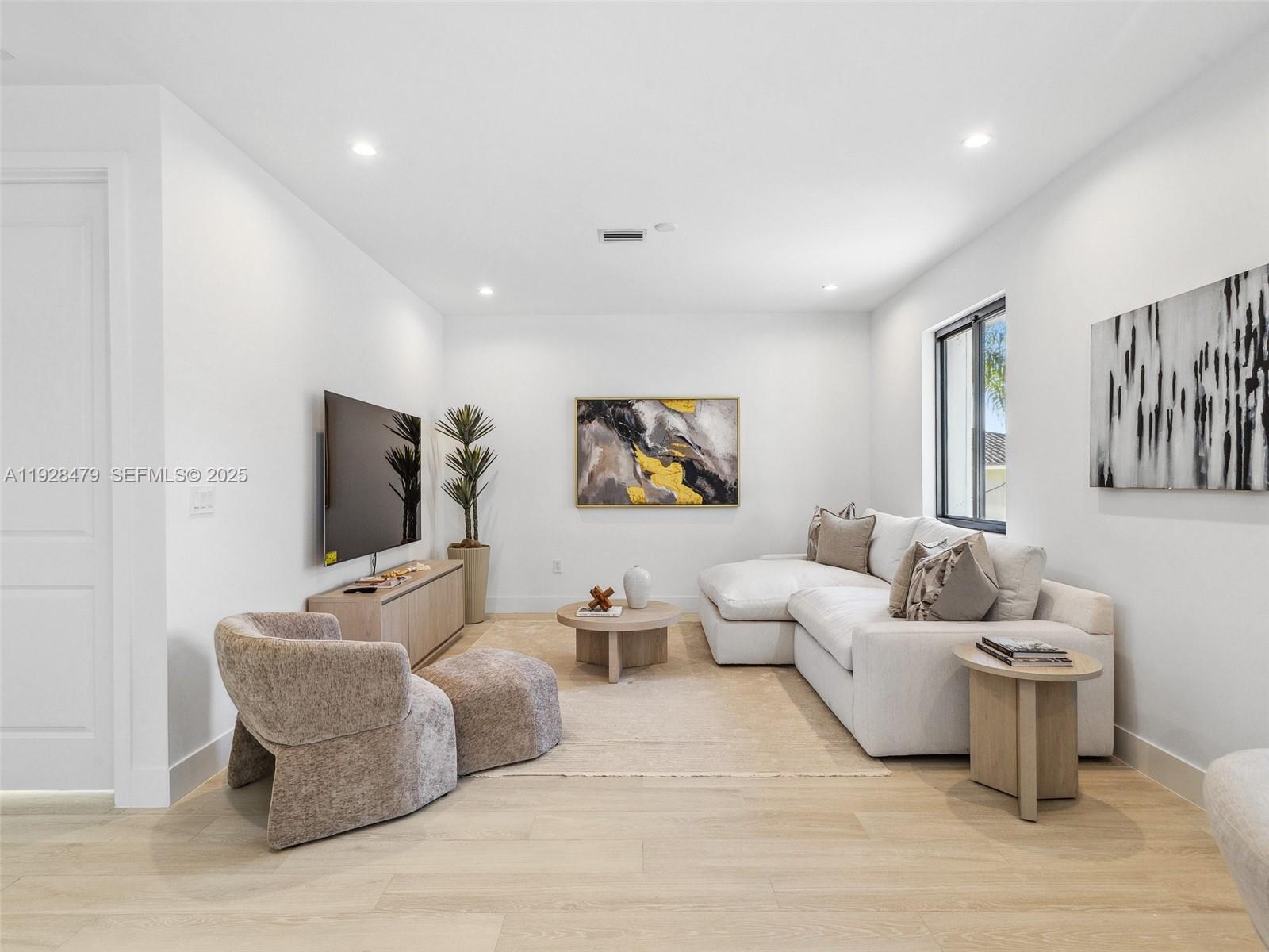 Подробнее 7285 4 / 4 4143 кв.футов $ 2025-12-10 0 Фото