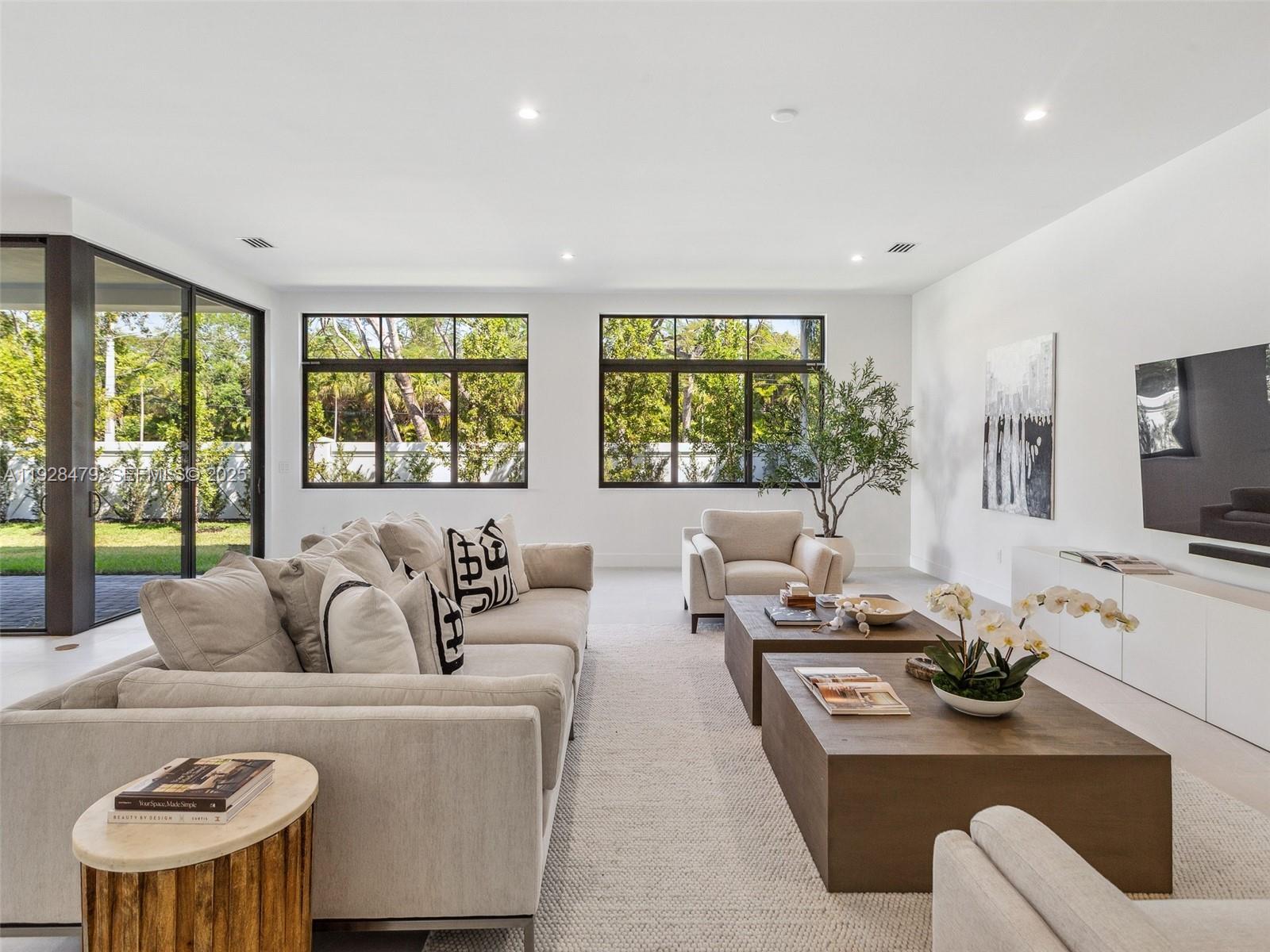 Подробнее 7285 4 / 4 4143 кв.футов $ 2025-12-10 0 Фото