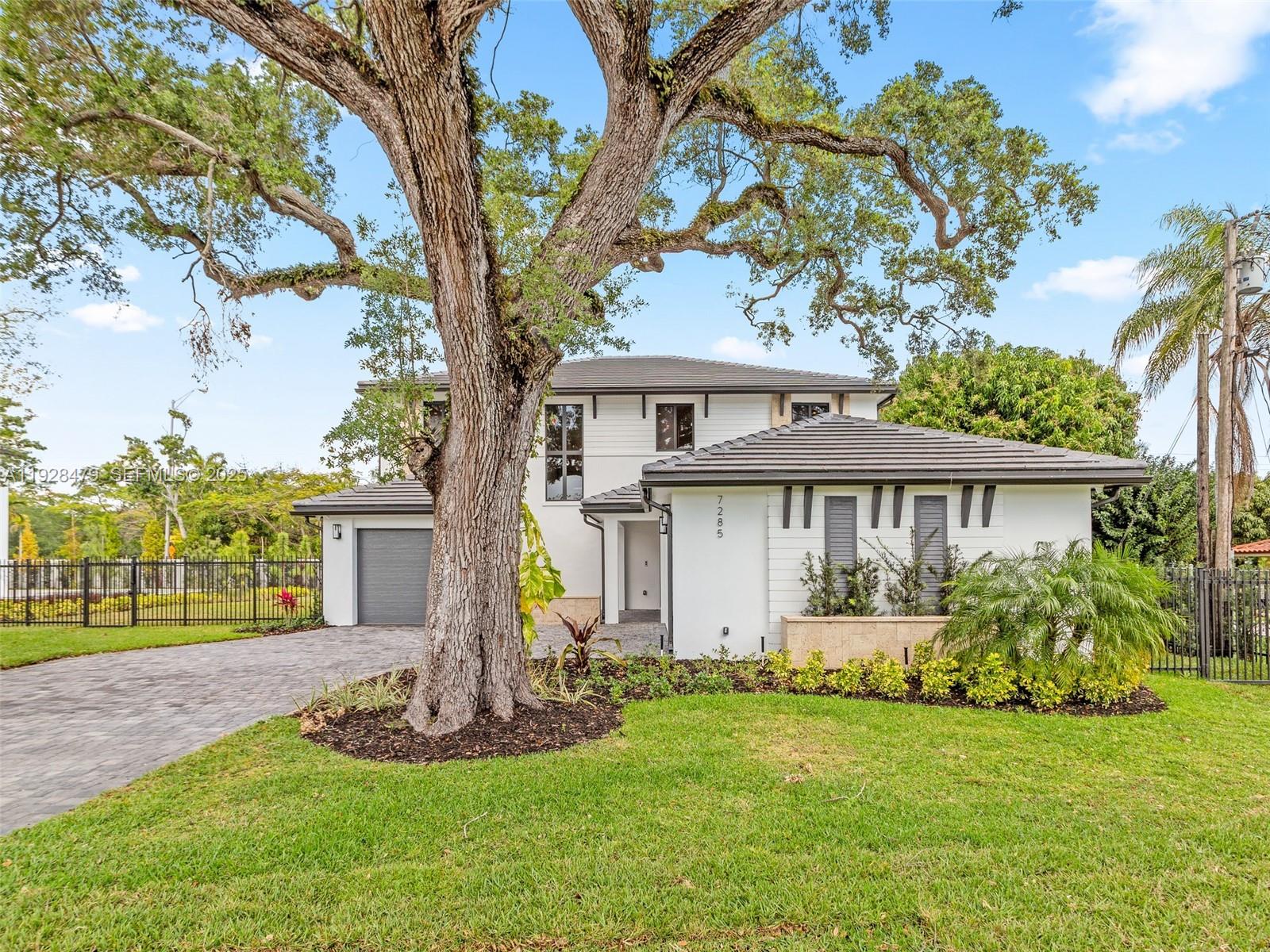 Подробнее 7285 4 / 4 4143 кв.футов $ 2025-12-10 0 Фото