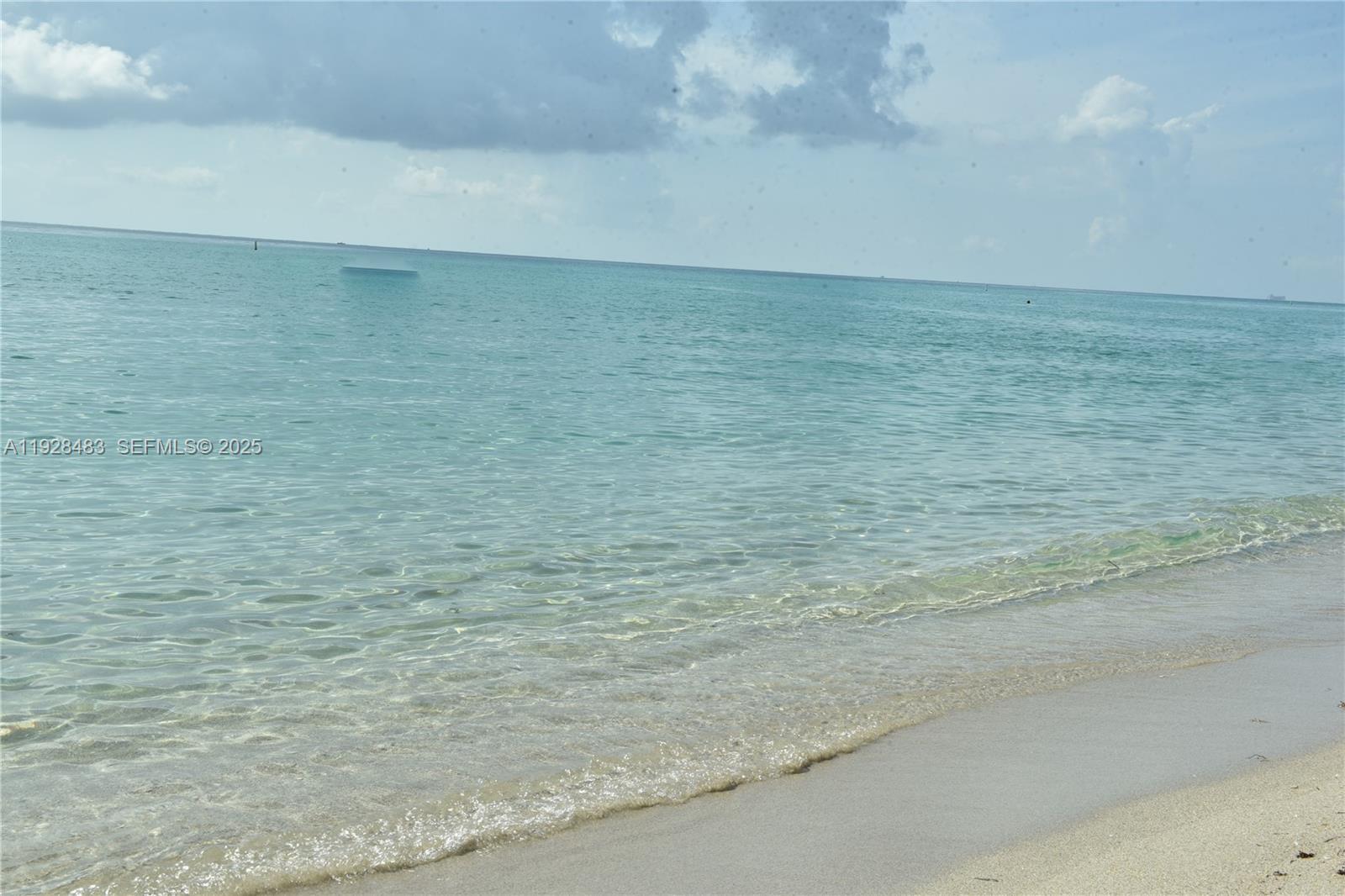 2302 3 / 4 1979 кв.футов $ 2025-12-10 0 Фото