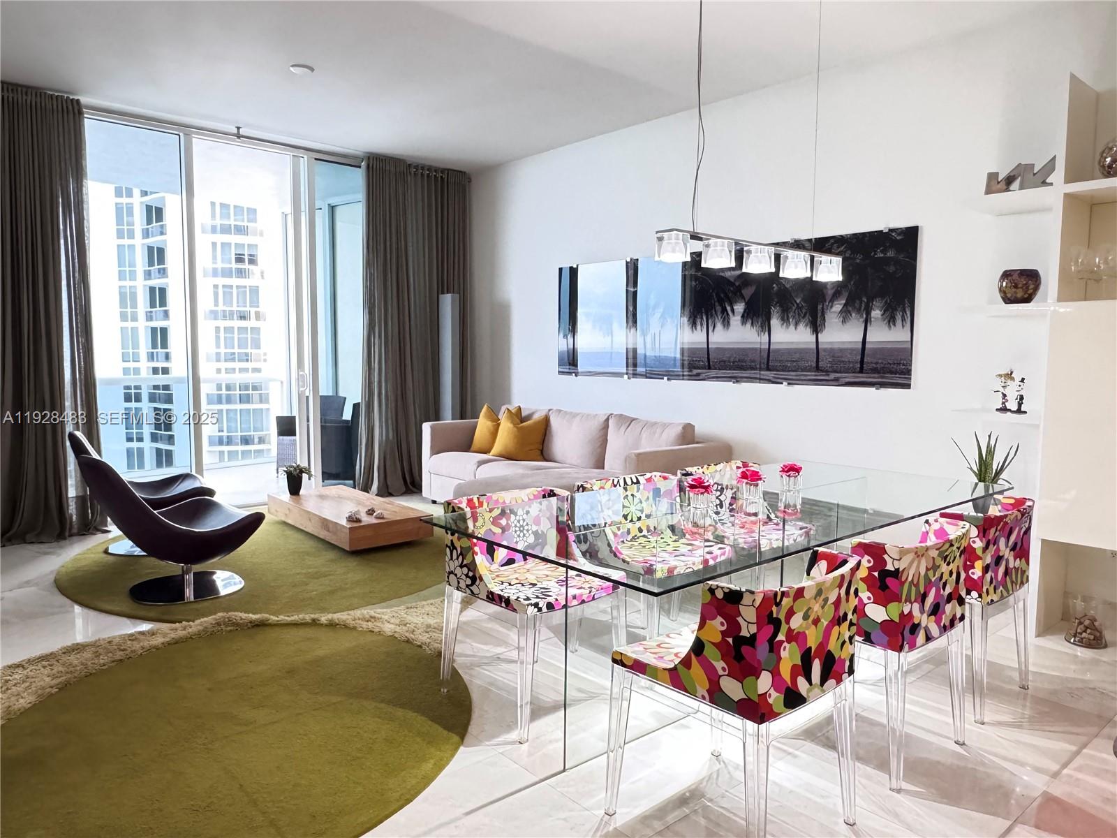 2302 3 / 4 1979 кв.футов $ 2025-12-10 0 Фото