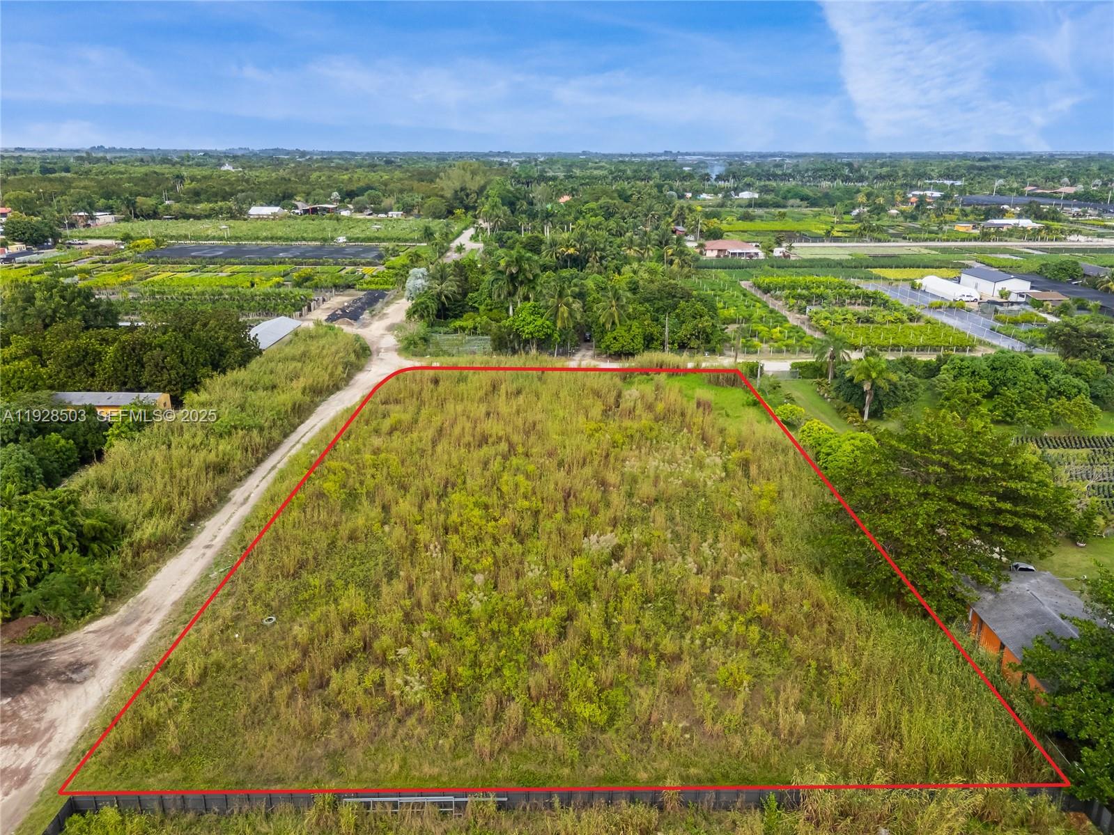   /   sq. ft. $ 2025-12-10 0 foto