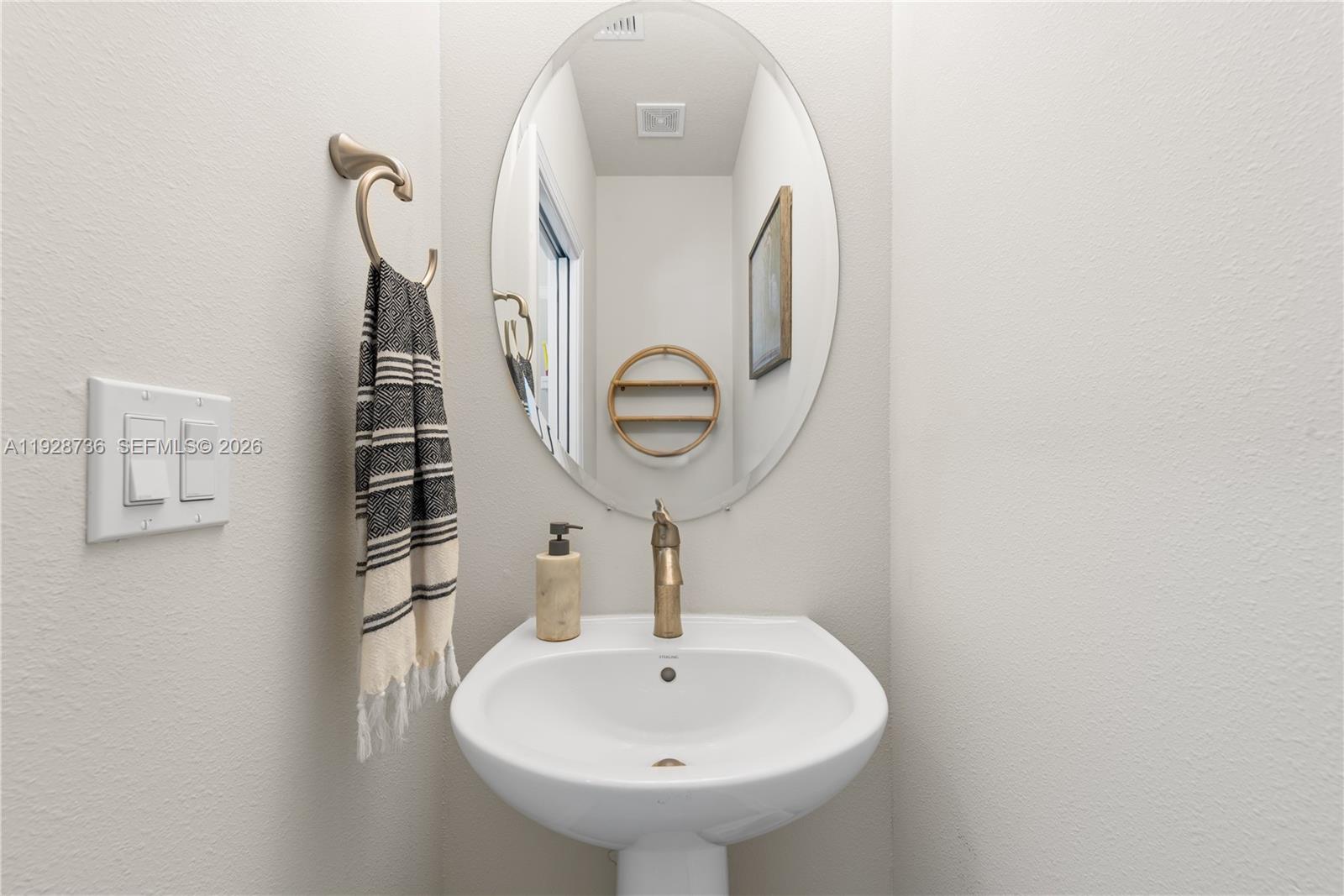 1030 3 / 3 1421 sq. ft. $ 2025-12-10 0 Photo