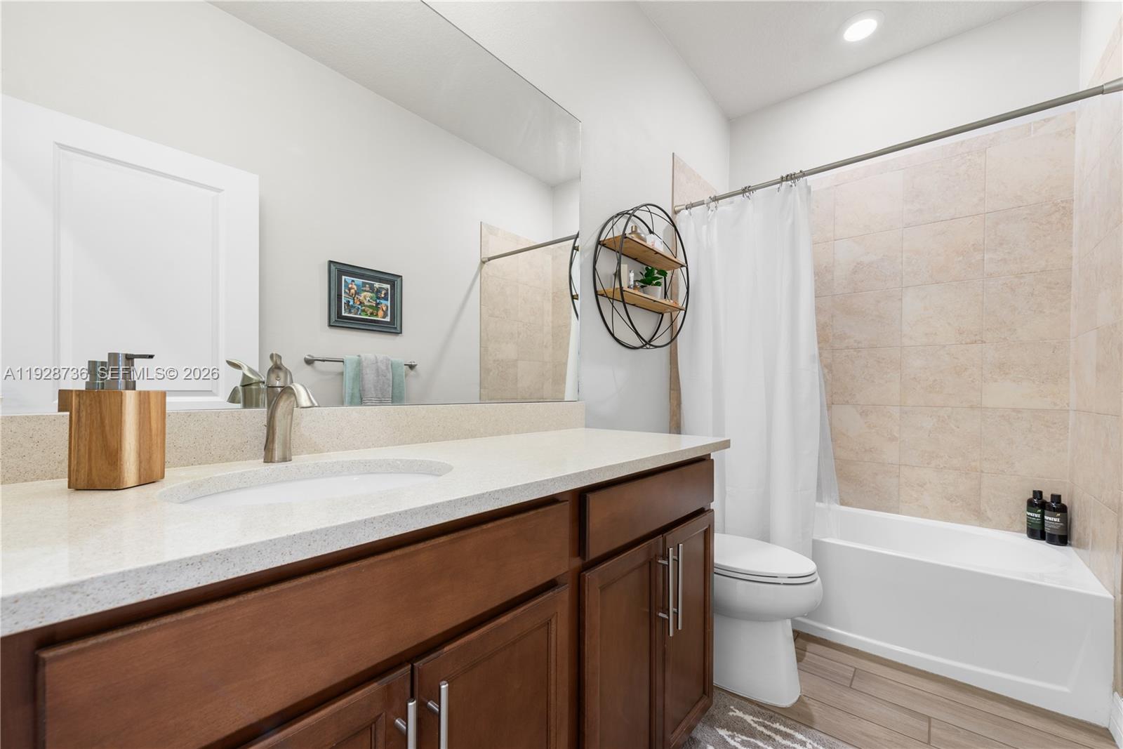 1030 3 / 3 1421 sq. ft. $ 2025-12-10 0 Photo