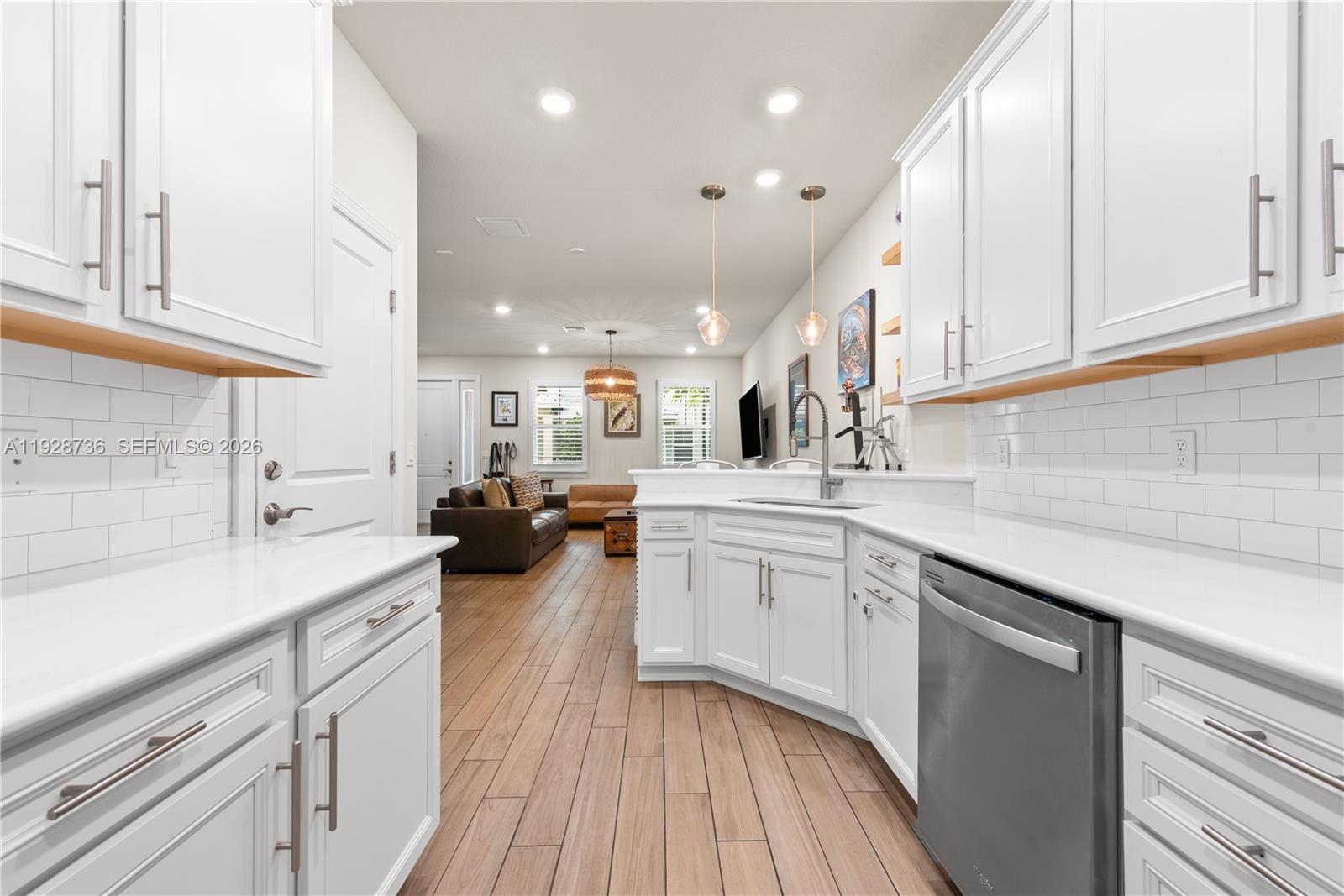 1030 3 / 3 1421 sq. ft. $ 2025-12-10 0 Photo