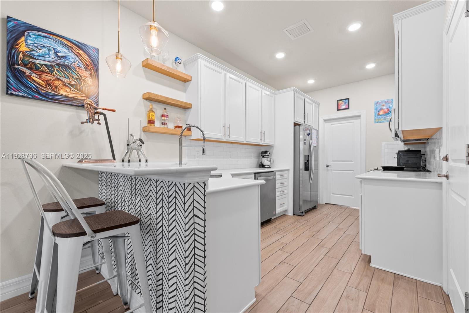 1030 3 / 3 1421 sq. ft. $ 2025-12-10 0 Photo