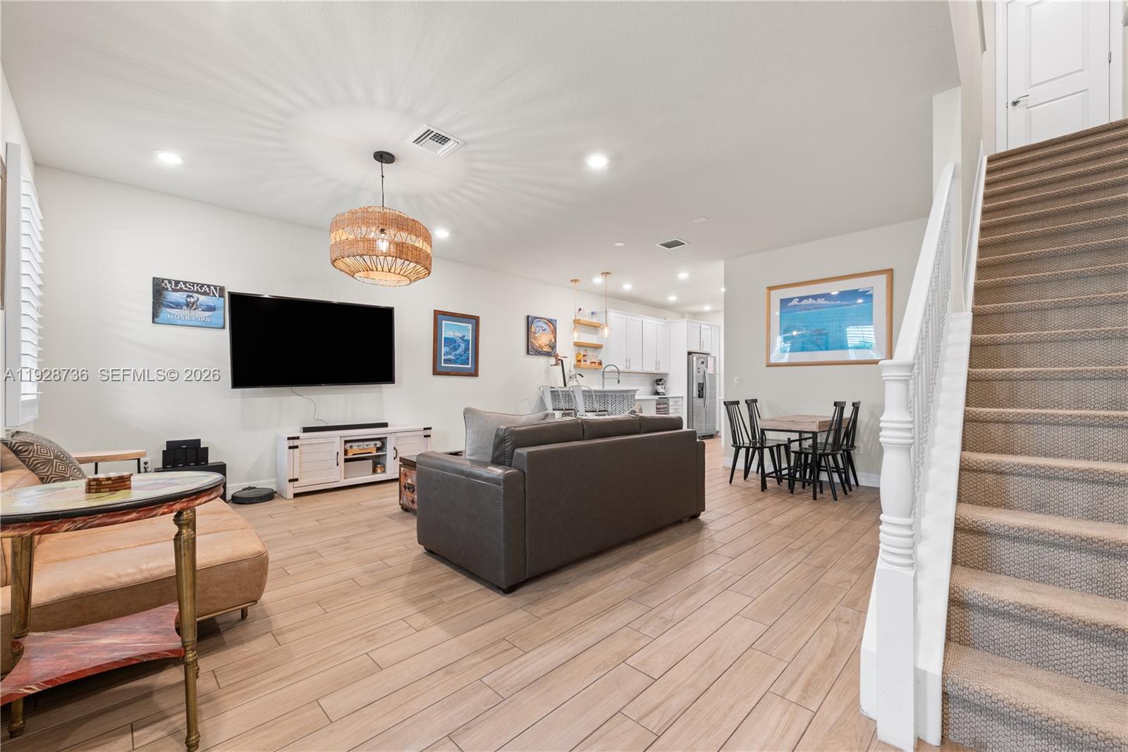 1030 3 / 3 1421 sq. ft. $ 2025-12-10 0 Photo