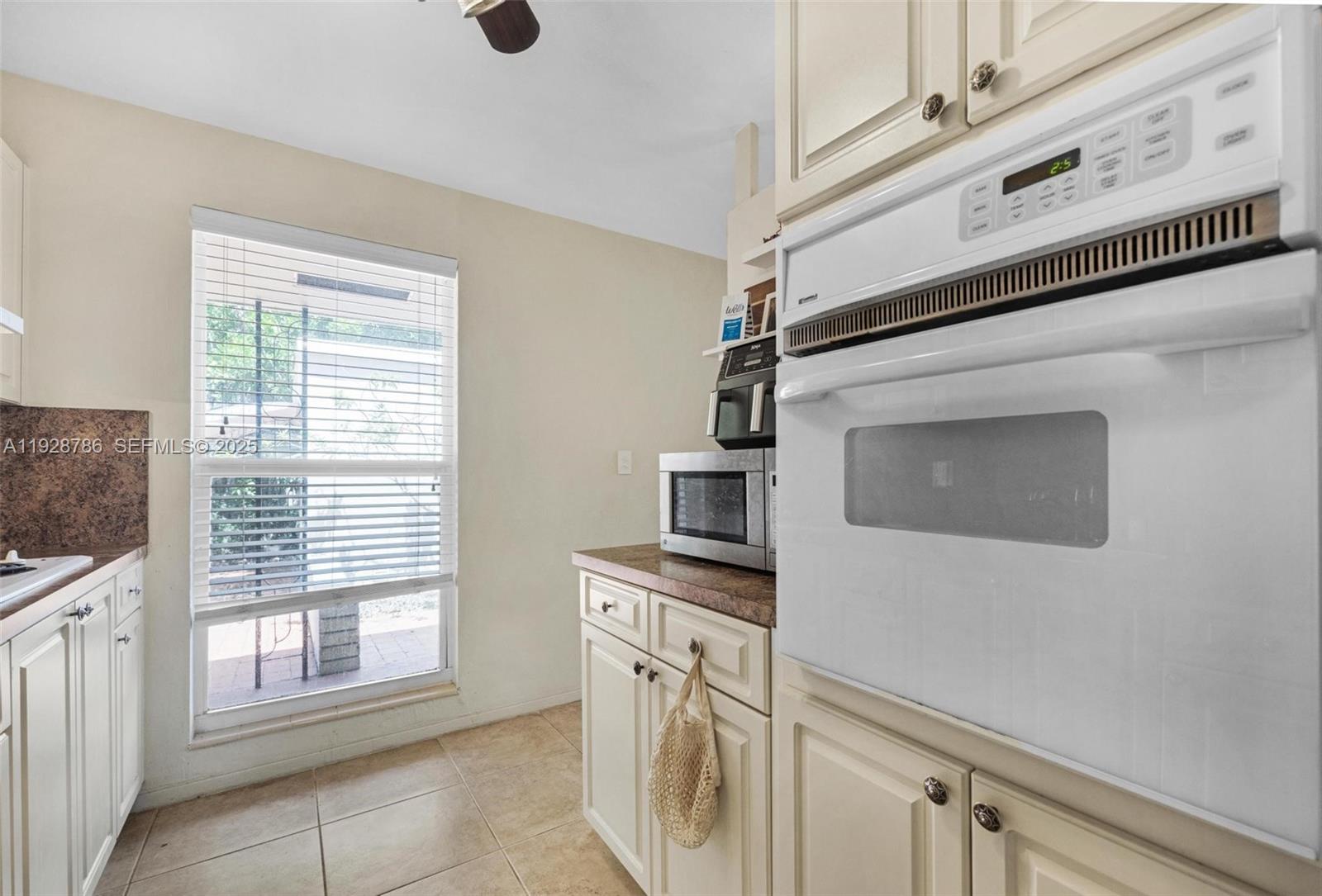 See details / 1828 sq. ft. $ 2025-12-10 0 Photo