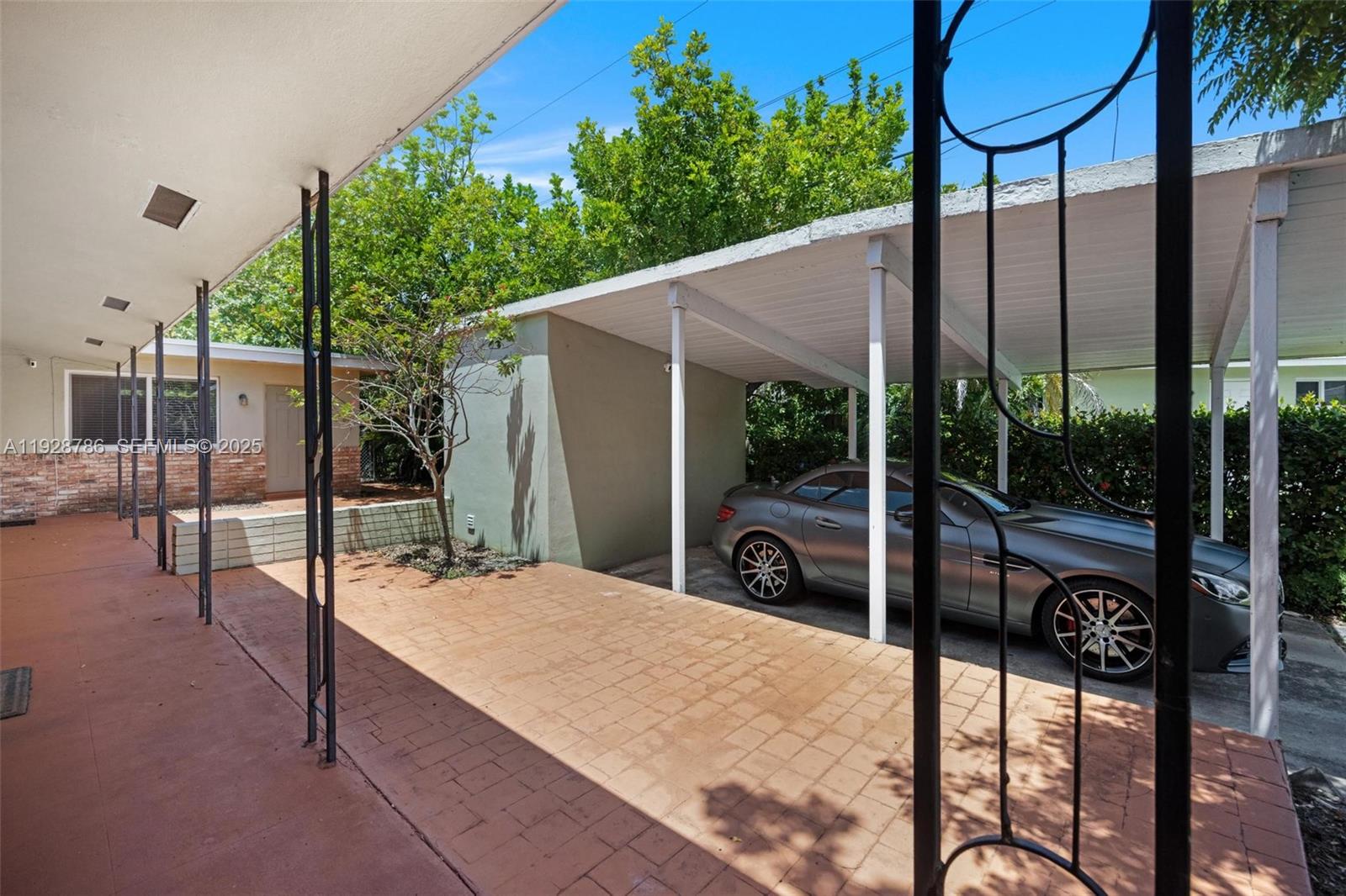 See details / 1828 sq. ft. $ 2025-12-10 0 Photo