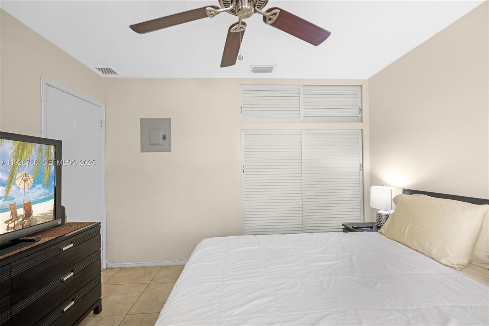 See details / 1828 sq. ft. $ 2025-12-10 0 Photo