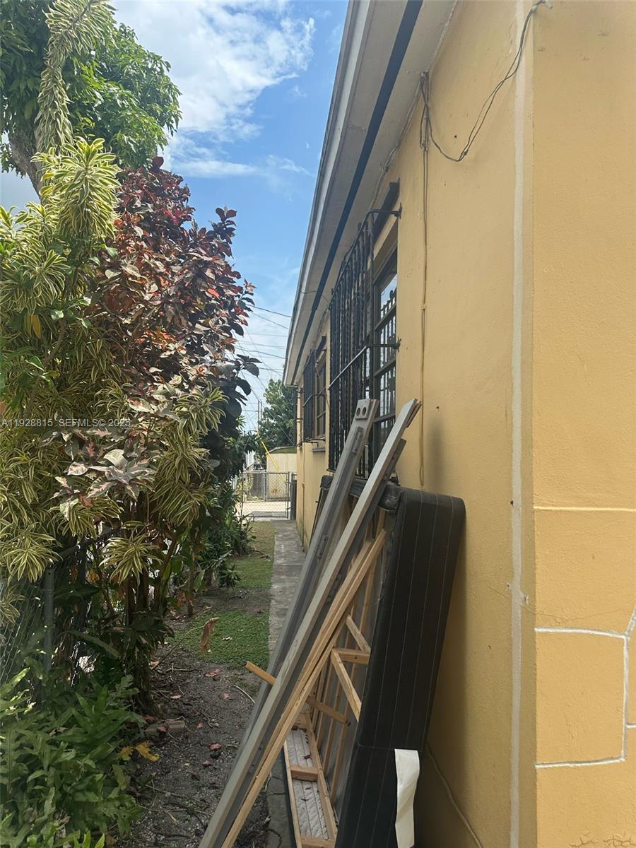 Ver detalles 4465 3 / 1 1000 sq. ft. $ 2025-12-10 0 foto