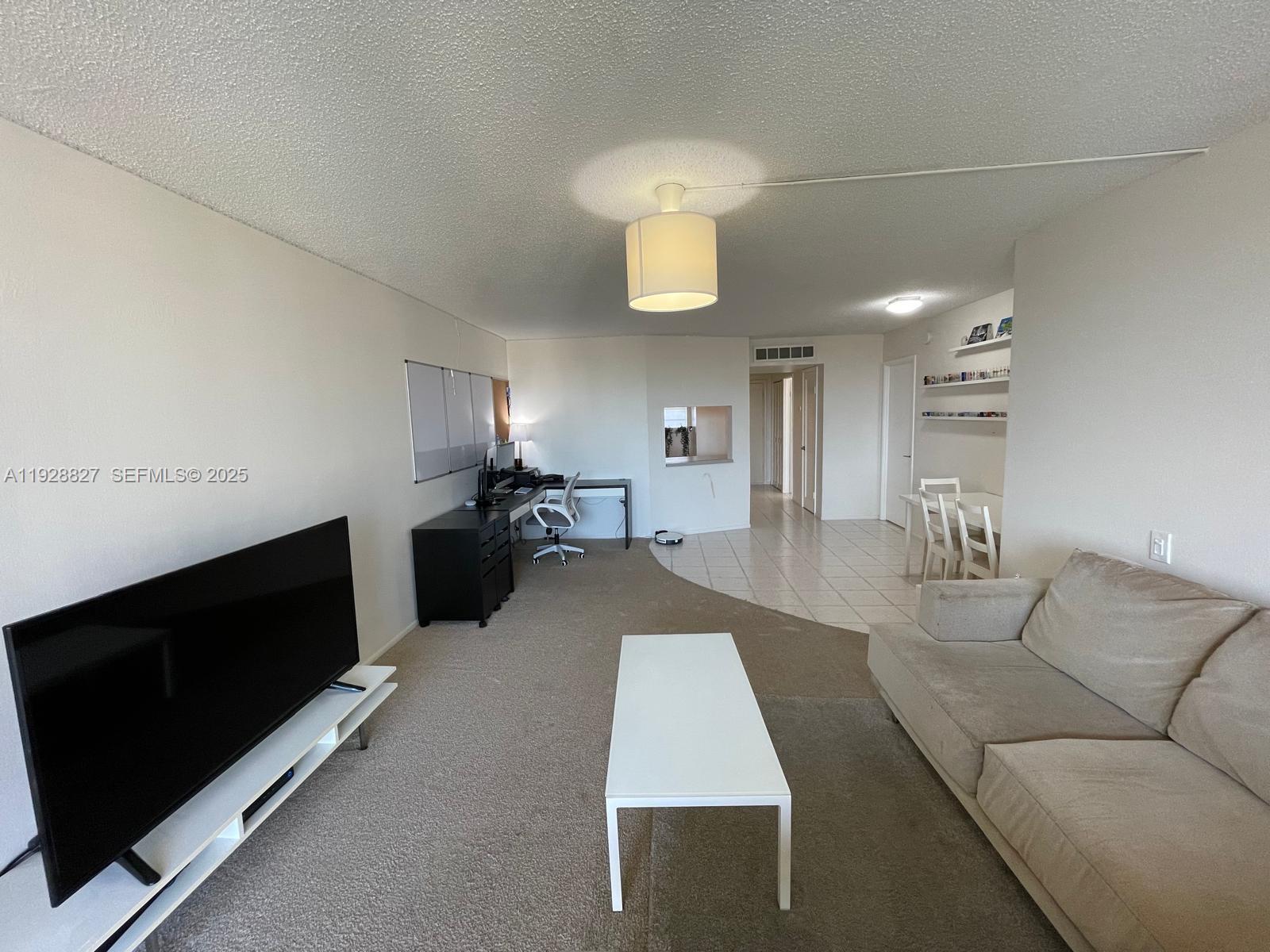 Подробнее 814-2 1 / 2 1036 кв.футов $ 2025-12-10 0 Фото