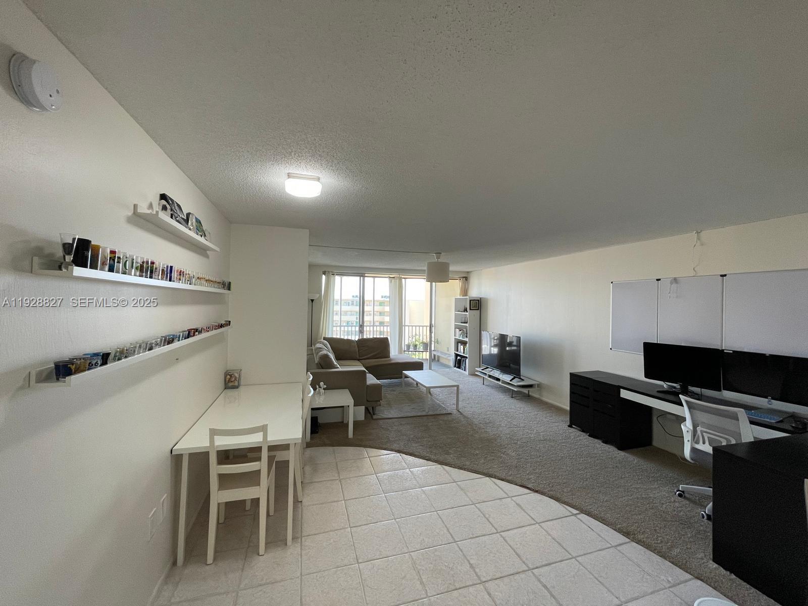 Подробнее 814-2 1 / 2 1036 кв.футов $ 2025-12-10 0 Фото