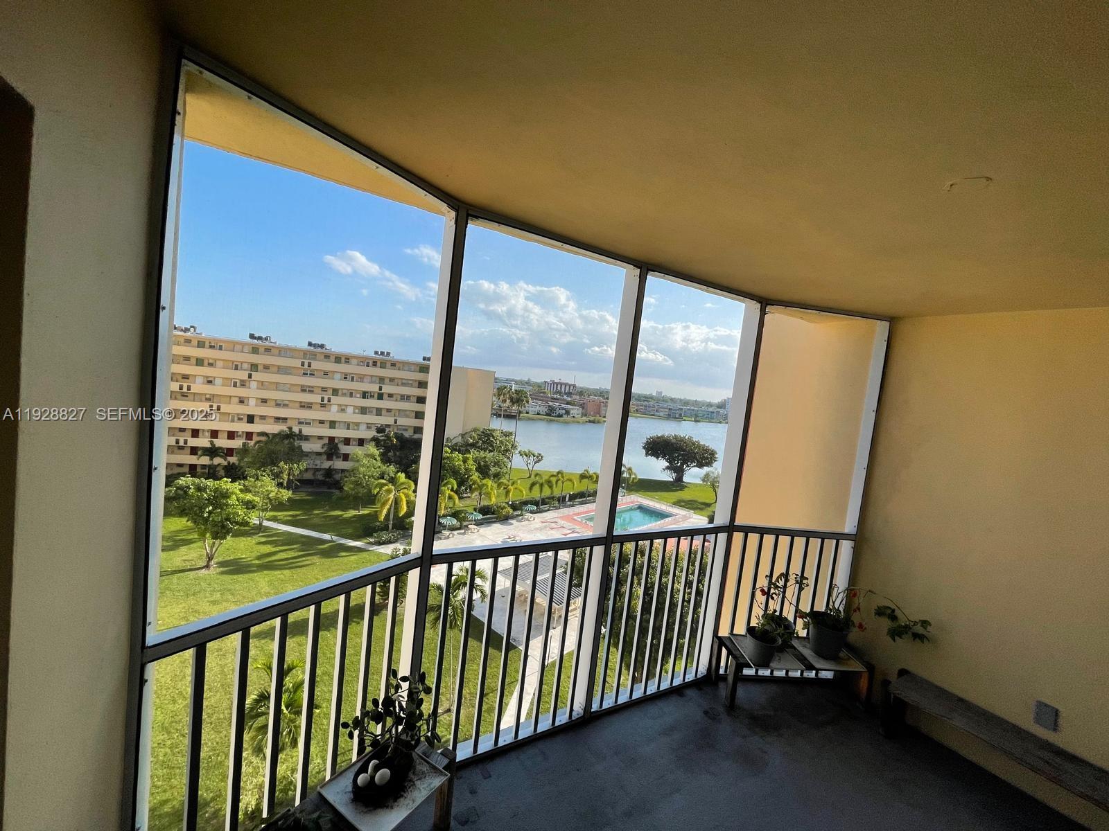 Подробнее 814-2 1 / 2 1036 кв.футов $ 2025-12-10 0 Фото