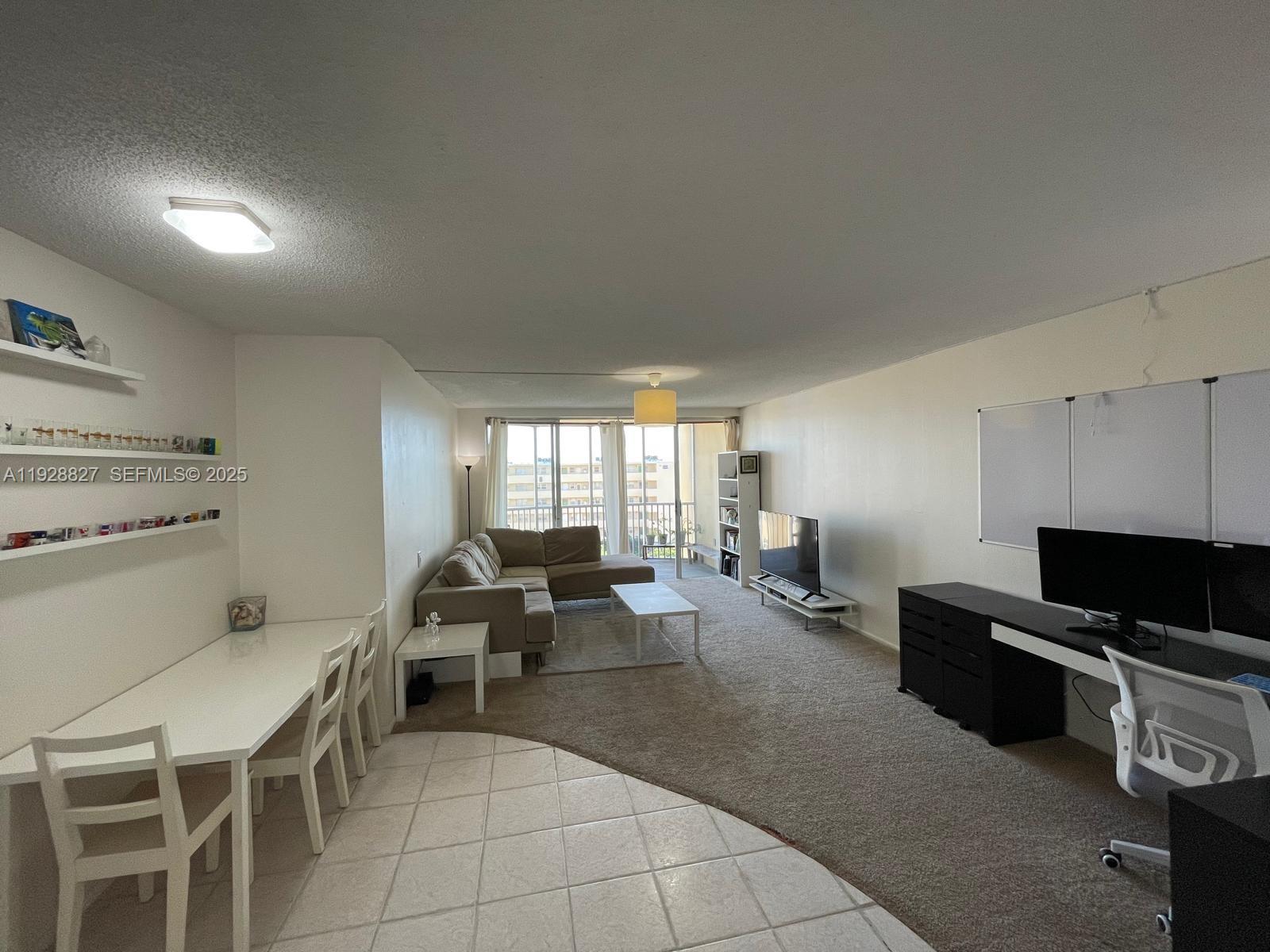 Подробнее 814-2 1 / 2 1036 кв.футов $ 2025-12-10 0 Фото