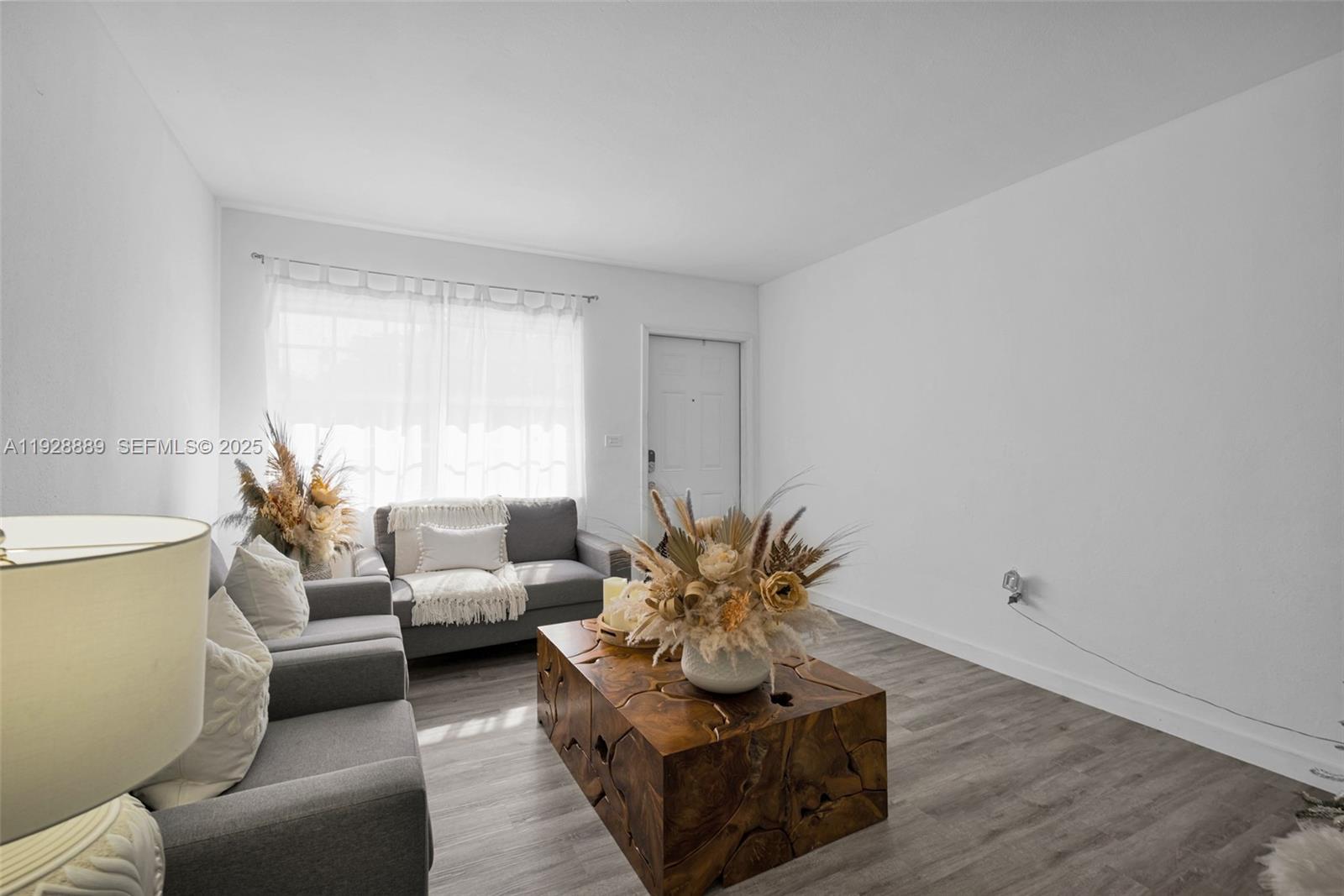 Подробнее / 2428 кв.футов $ 2025-12-11 0 Фото