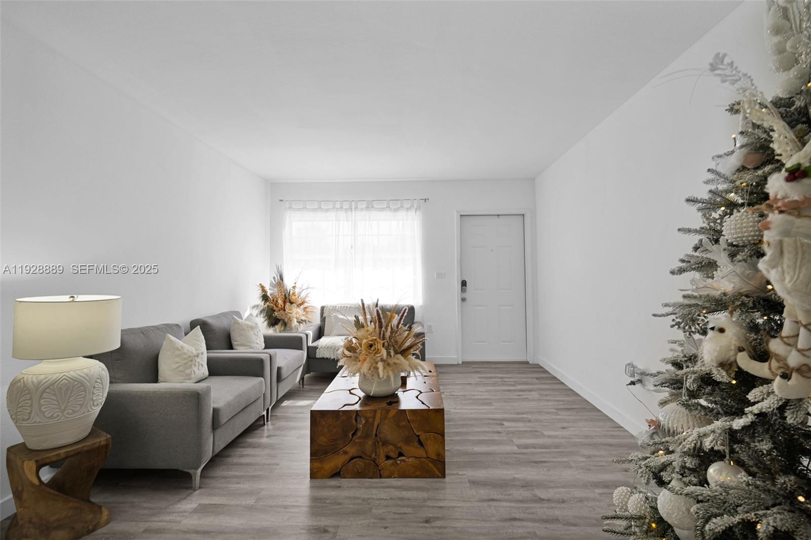 Подробнее / 2428 кв.футов $ 2025-12-11 0 Фото