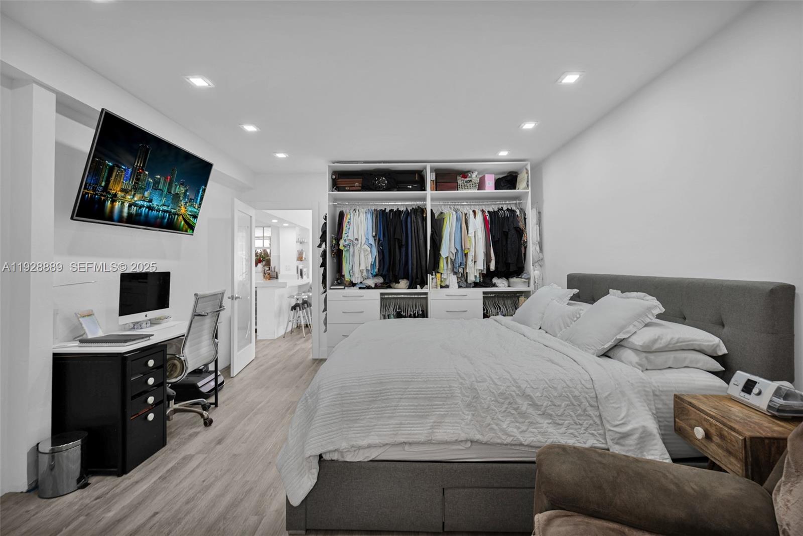 Подробнее / 2428 кв.футов $ 2025-12-11 0 Фото