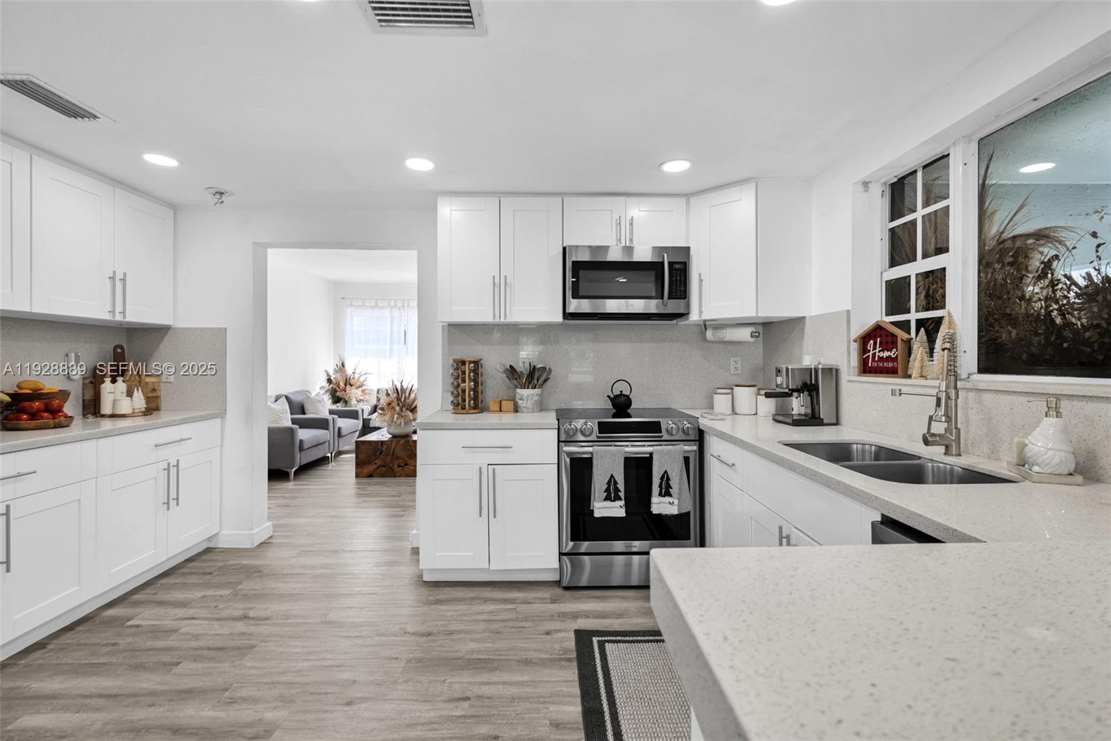 Подробнее / 2428 кв.футов $ 2025-12-11 0 Фото