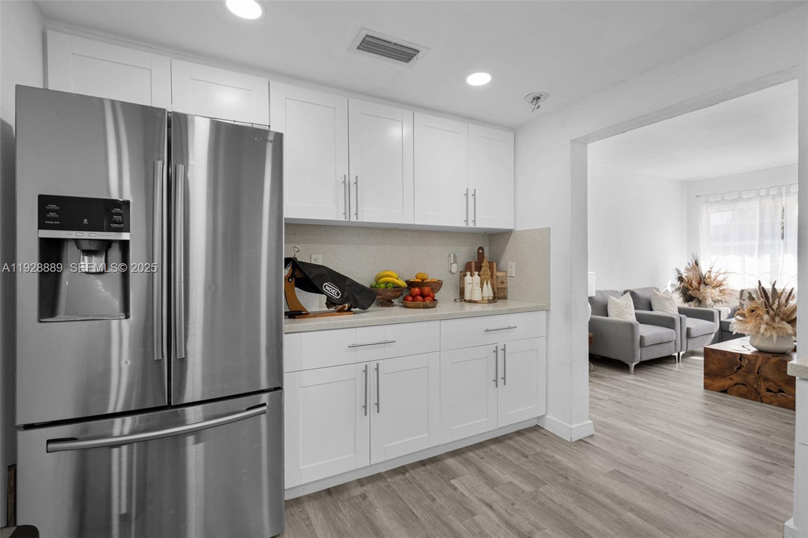 Подробнее / 2428 кв.футов $ 2025-12-11 0 Фото