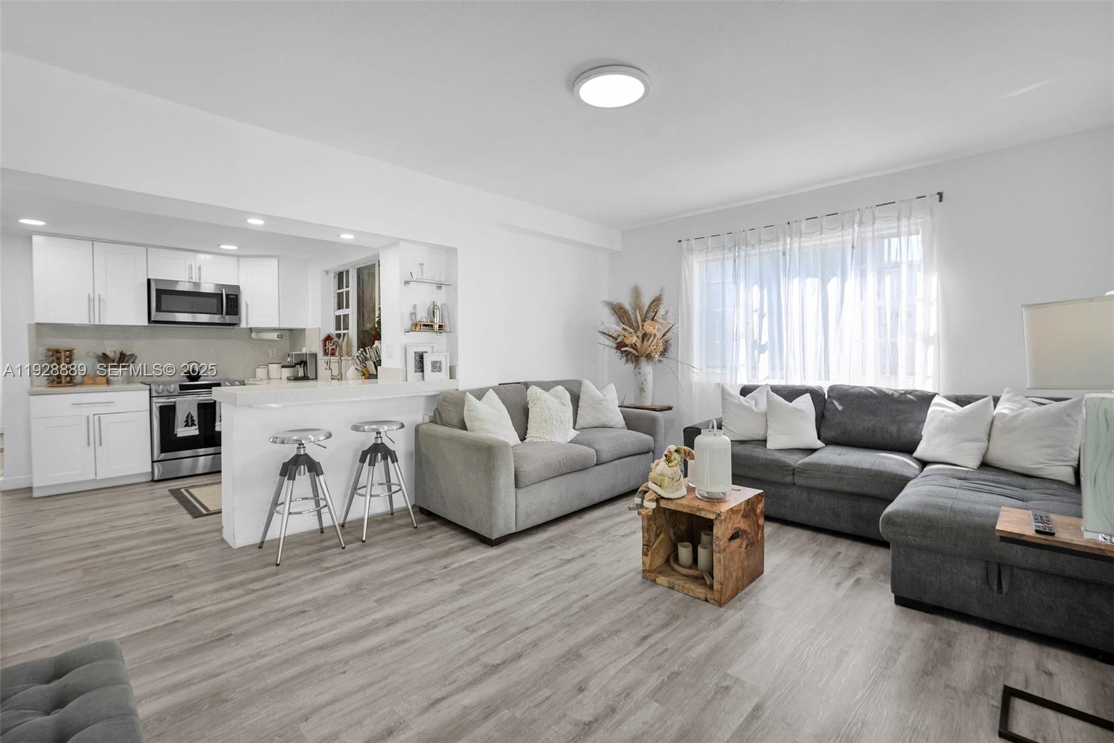 Подробнее / 2428 кв.футов $ 2025-12-11 0 Фото