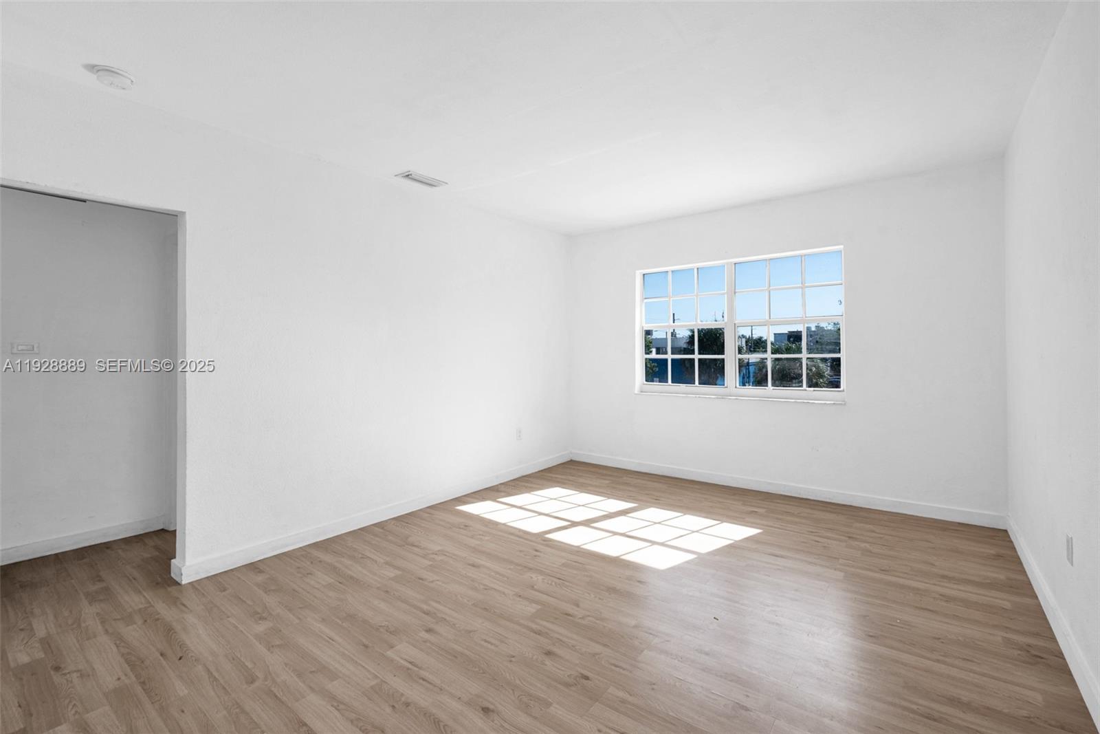 Подробнее / 2428 кв.футов $ 2025-12-11 0 Фото