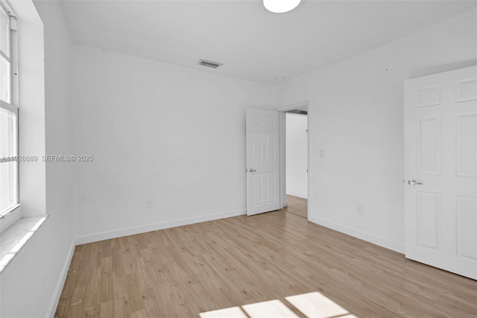 Подробнее / 2428 кв.футов $ 2025-12-11 0 Фото