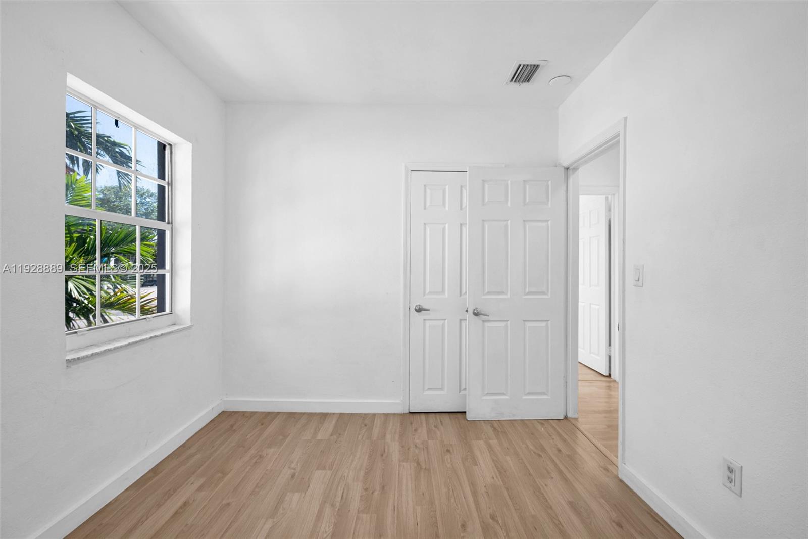 Подробнее / 2428 кв.футов $ 2025-12-11 0 Фото