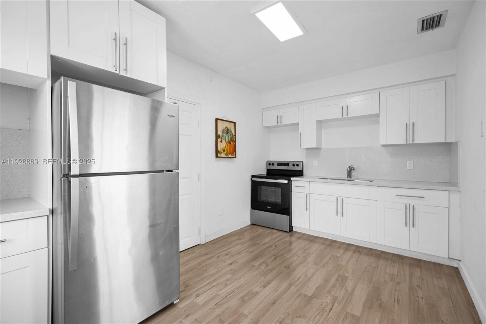 Подробнее / 2428 кв.футов $ 2025-12-11 0 Фото