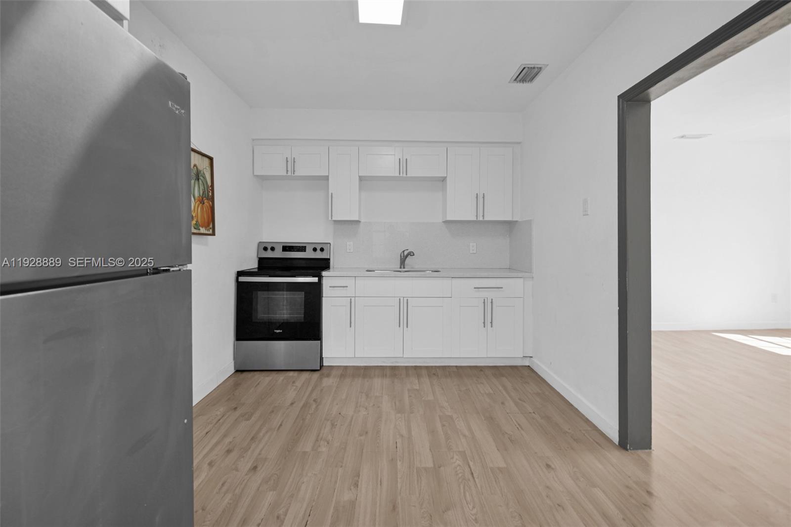 Подробнее / 2428 кв.футов $ 2025-12-11 0 Фото