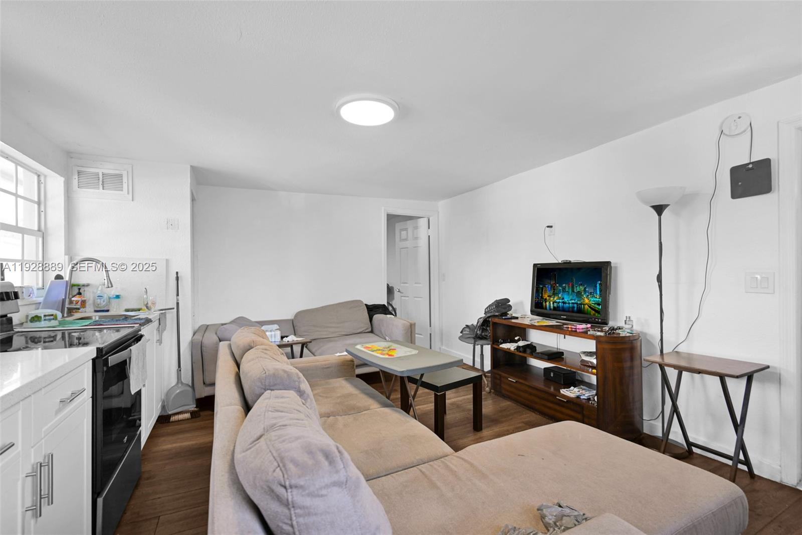 Подробнее / 2428 кв.футов $ 2025-12-11 0 Фото