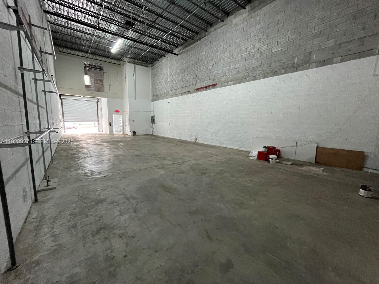 See details 104/108 / sq. ft. $ 2025-12-11 0 Photo