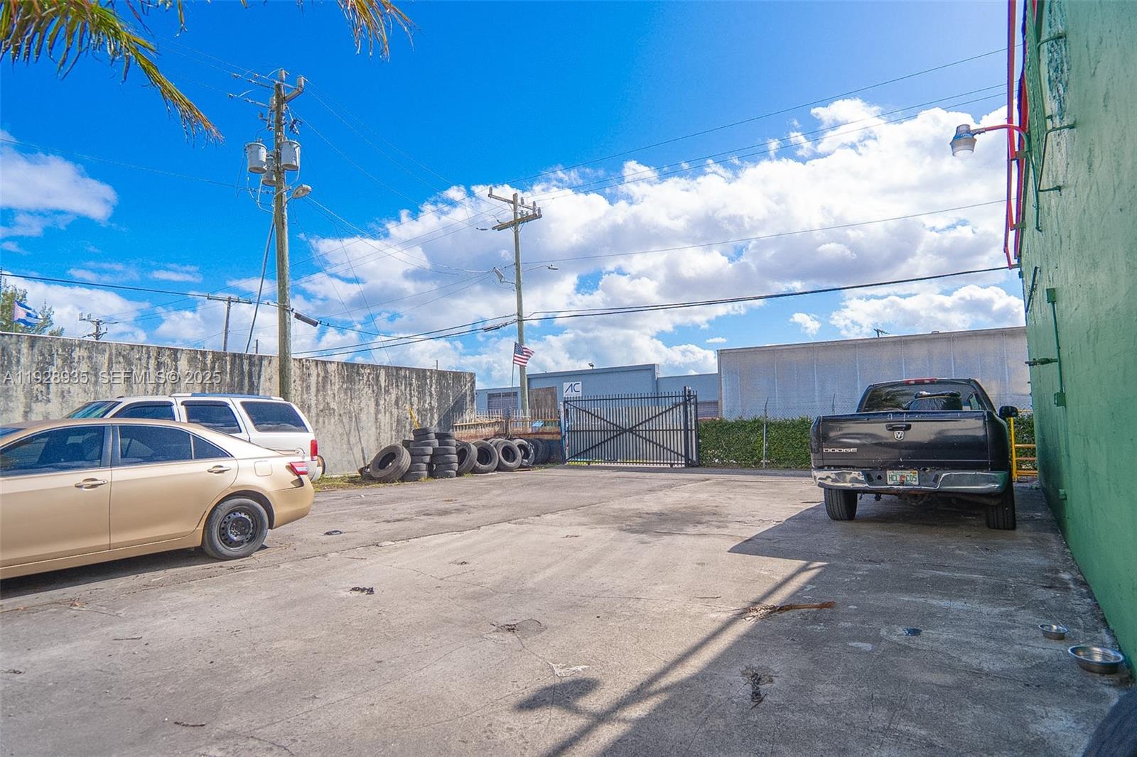 See details / sq. ft. $ 2025-12-11 0 Photo