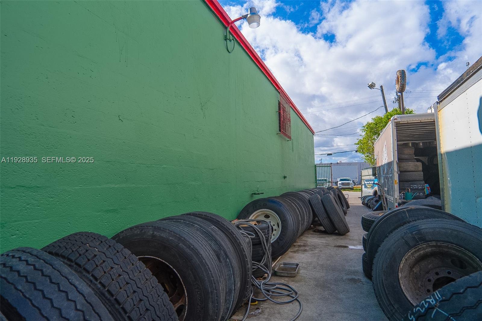 See details / sq. ft. $ 2025-12-11 0 Photo