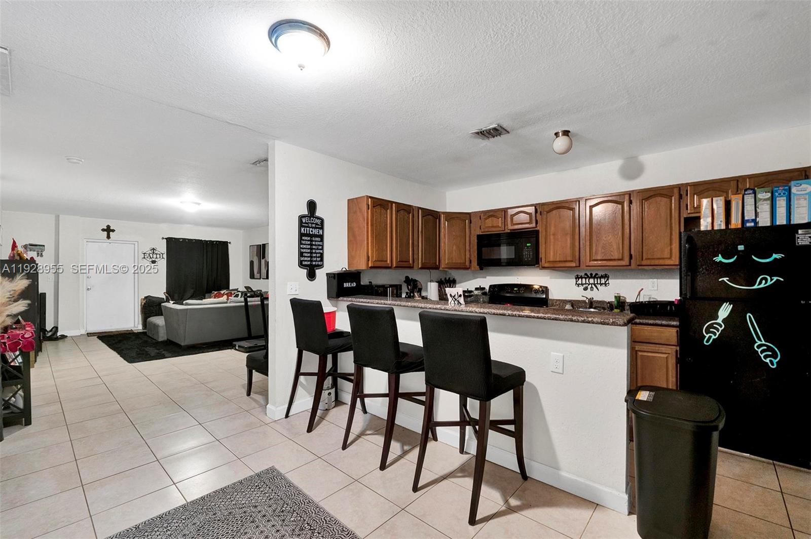 See details / 4951 sq. ft. $ 2025-12-11 0 Photo