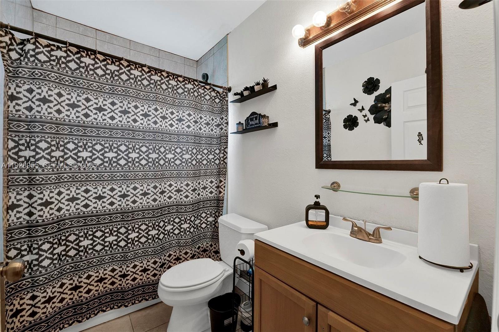 See details / 4951 sq. ft. $ 2025-12-11 0 Photo