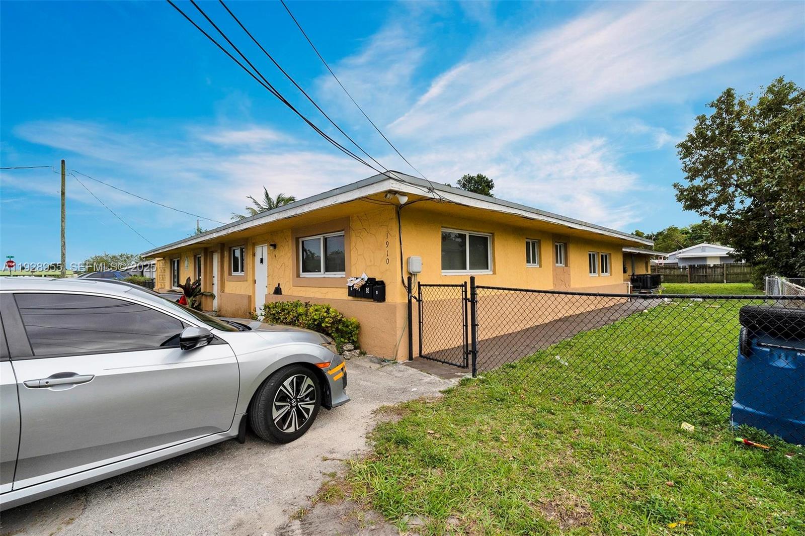 See details / 4951 sq. ft. $ 2025-12-11 0 Photo