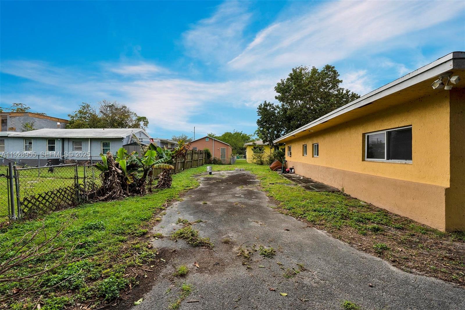 See details / 4951 sq. ft. $ 2025-12-11 0 Photo