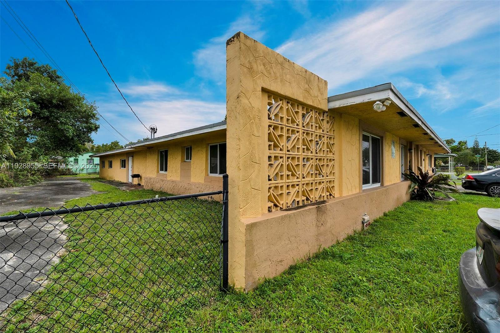 See details / 4951 sq. ft. $ 2025-12-11 0 Photo