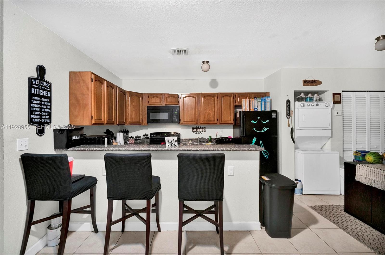 See details / 4951 sq. ft. $ 2025-12-11 0 Photo