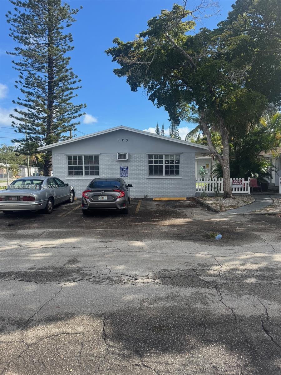 See details 1-6 / sq. ft. $ 2025-12-11 0 Photo