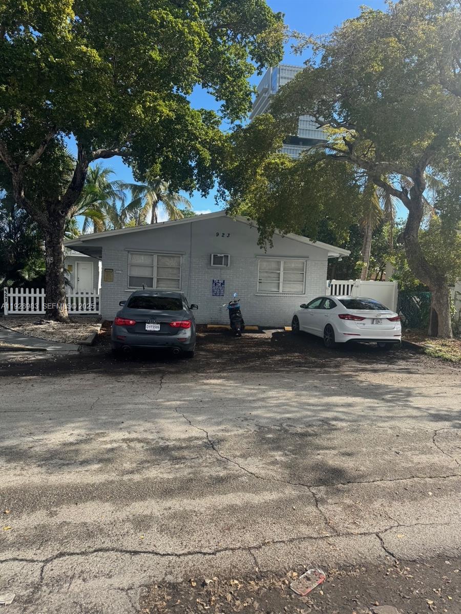 See details 1-6 / sq. ft. $ 2025-12-11 0 Photo