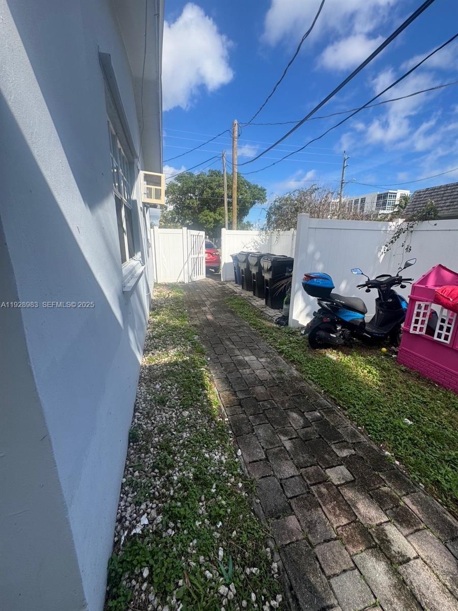 See details 1-6 / sq. ft. $ 2025-12-11 0 Photo