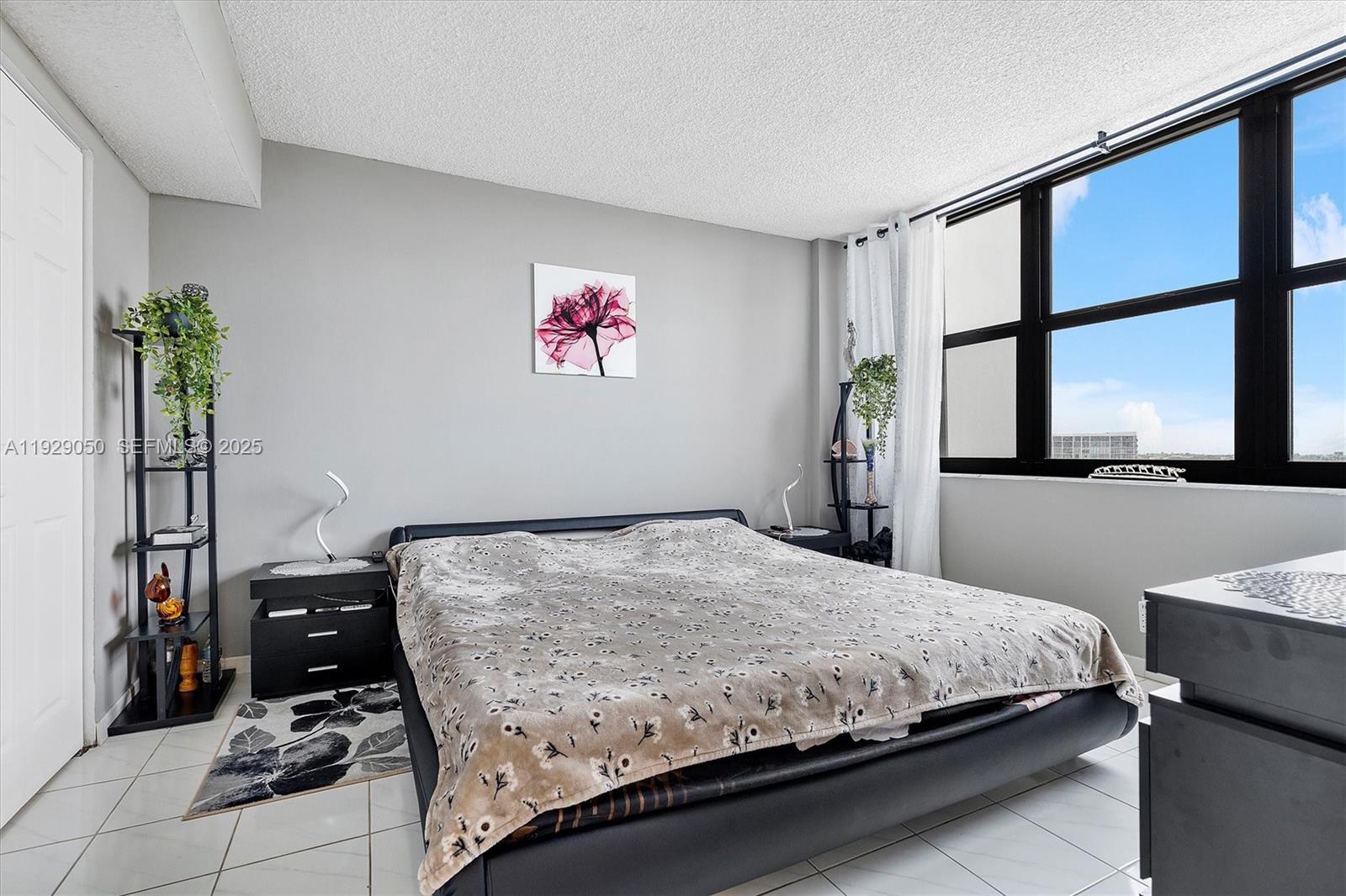 Photo of 2401 Ocean Dr  #605, Hollywood, Florida, 33019 - 