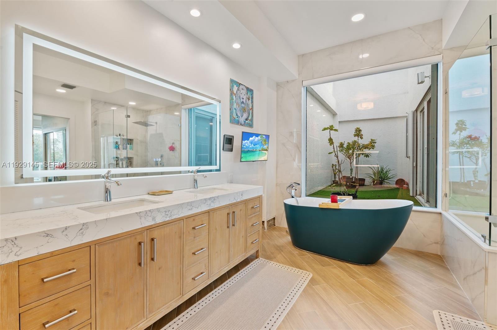 Photo of 16400 Collins Ave  (16400), Sunny Isles Beach, Florida, 33160 - 