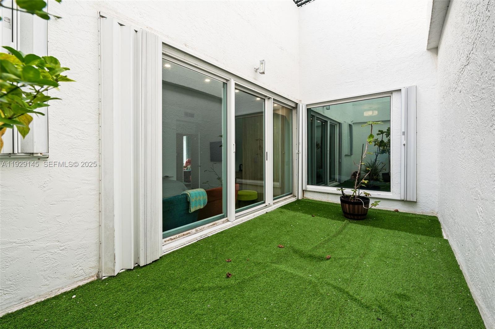 Photo of 16400 Collins Ave  (16400), Sunny Isles Beach, Florida, 33160 - 