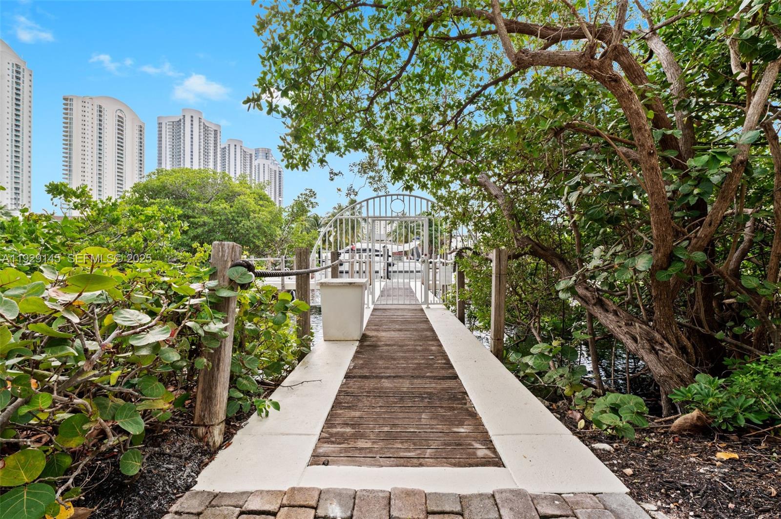 Photo of 16400 Collins Ave  (16400), Sunny Isles Beach, Florida, 33160 - 